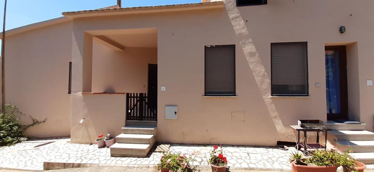 Casa Vacanza Costa Rossa Vista Mare Trinità dʼAgultu Zewnętrze zdjęcie